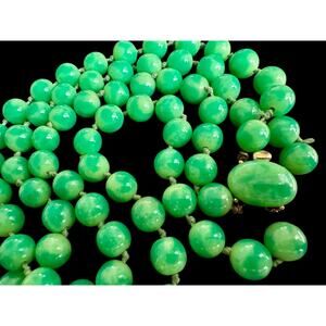 Estate Jewelry Crown Trifari Green Peking Swirled Glass Bead Vintage Necklace